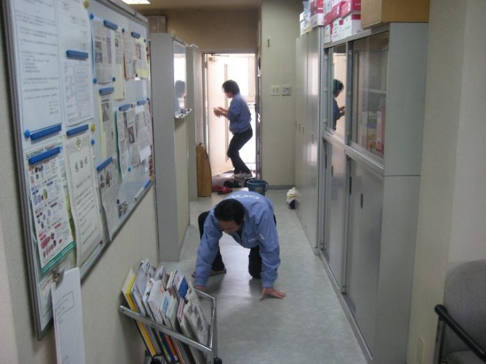 ３S活動で社内を清掃